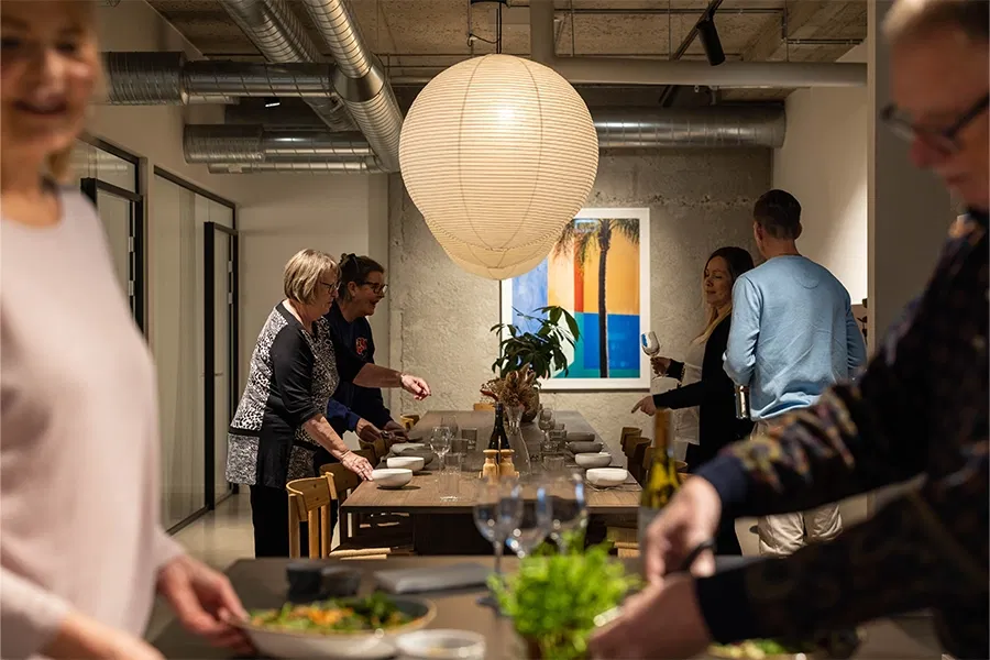 En del af fællesskabet i <a href="/un17-village" target="_blank">UN17 Village</a> i Ørestad 