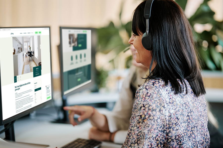 Find dig trygt til rette med Juli Livings hjælpsomme og imødekommende kundeserviceteam.